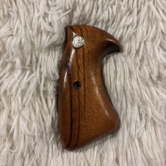 S&W Nos OEM K Frame Round Butt Wood Grips - Picture 7 of 7